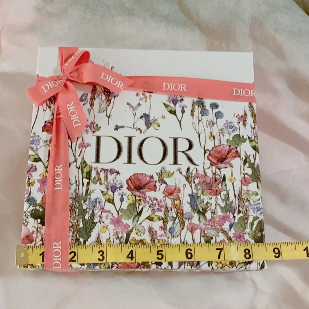 Dior | Spring Gift Box and Packaging - Picture 1 of 4
